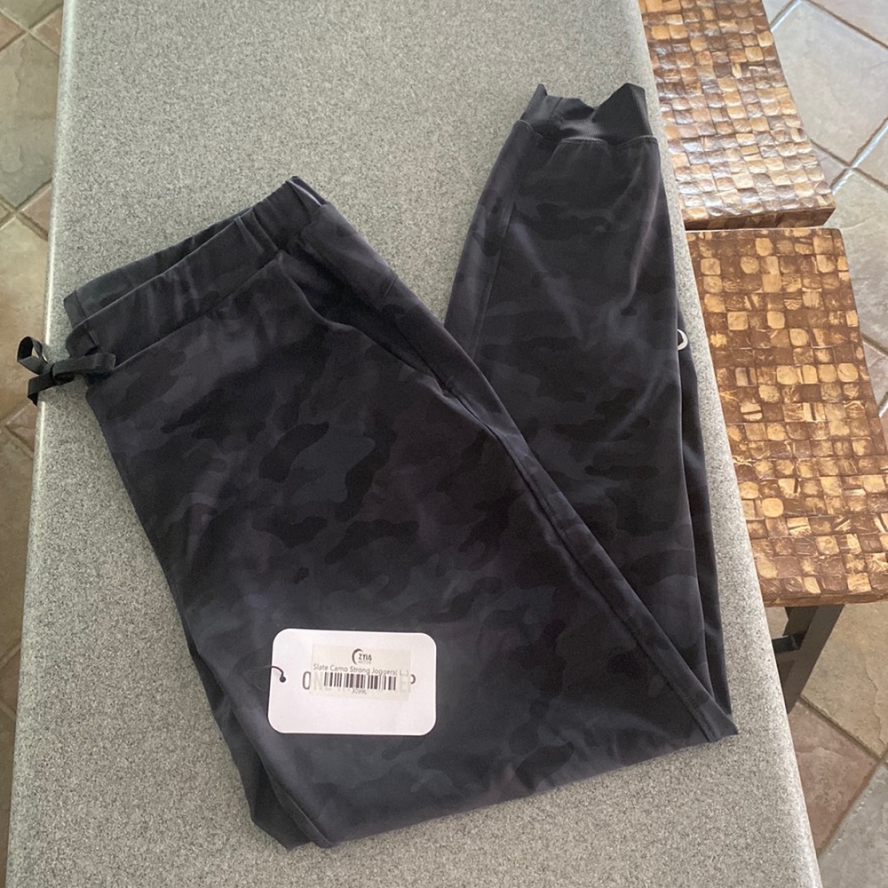 Slate Camo strong joggers